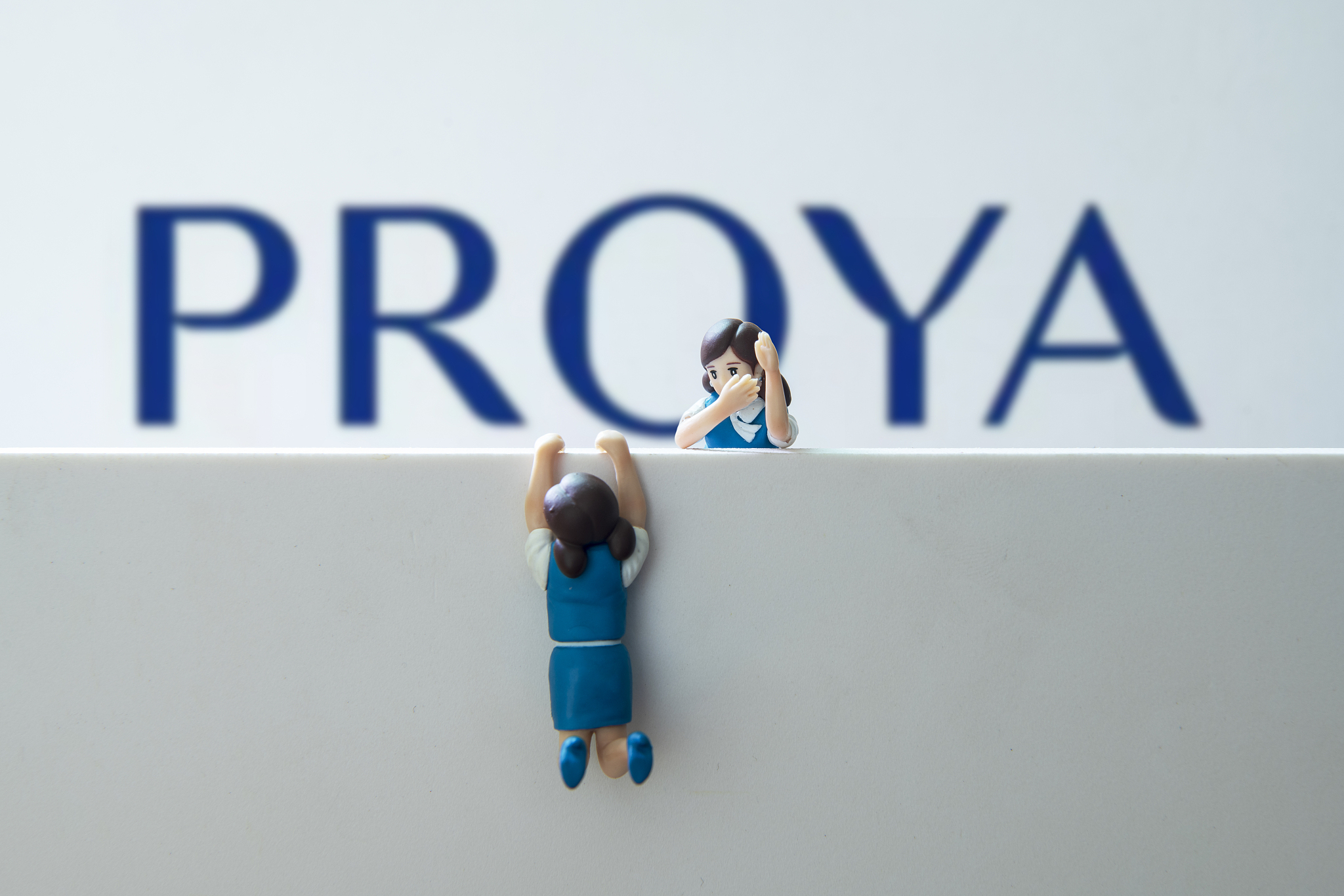 不靠李佳琦，碾压欧美大牌，这家老牌国货美妆做对了什么？