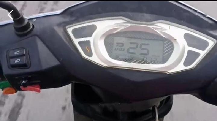 电动车加电门断电怎么回事,怎样修复电动车充满电掉一格