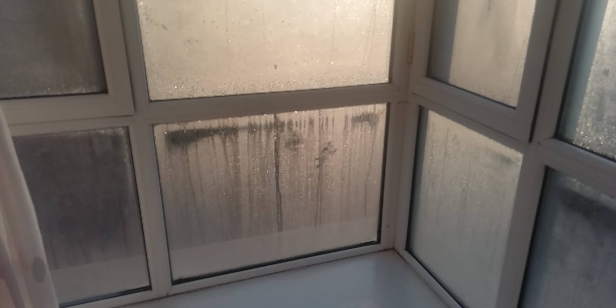 窗户关严实漏风,窗户有冷风怎么处理