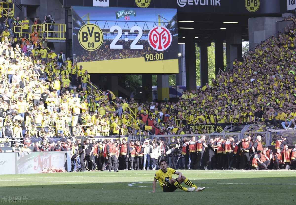 德甲经典回顾10-11赛季拜仁vs多特,榜首易主拜仁遭逆转多特迎大捷