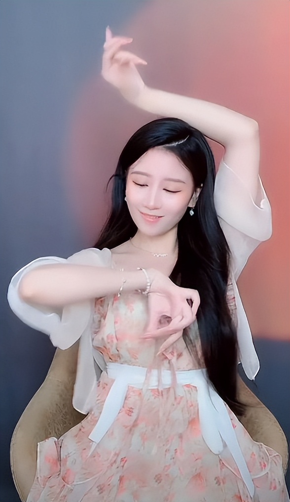 “天下第一舞指”密加：全网最会挣钱的一双手，一场直播赚200万