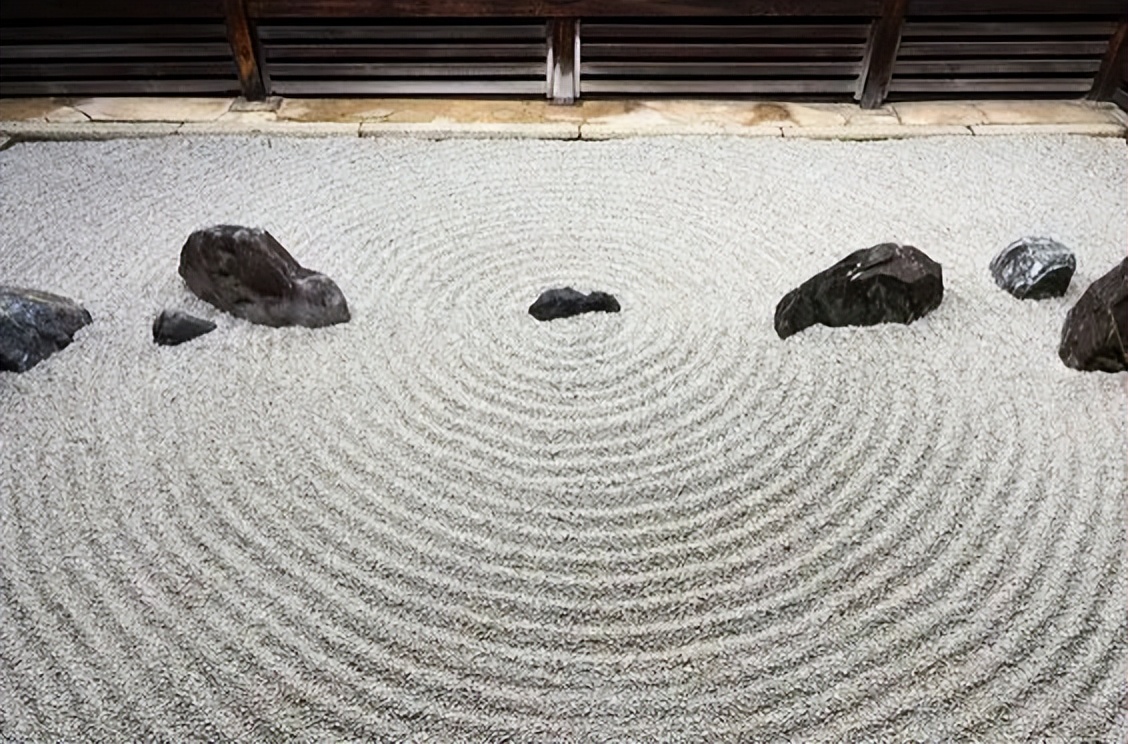 日本枯山水景观,日本枯山水中的树是什么树