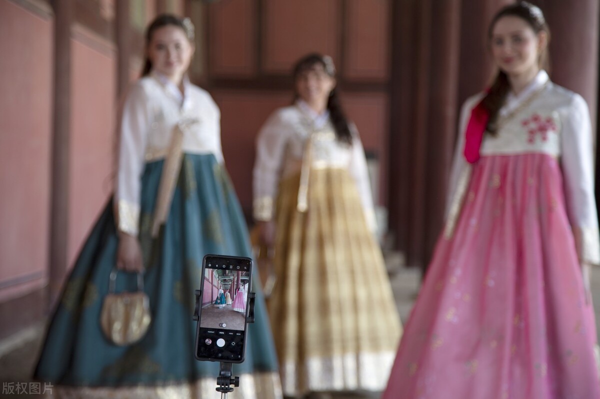 实拍朝鲜街道的情况，被美国制裁这么久，朝鲜人如今过的怎么样？