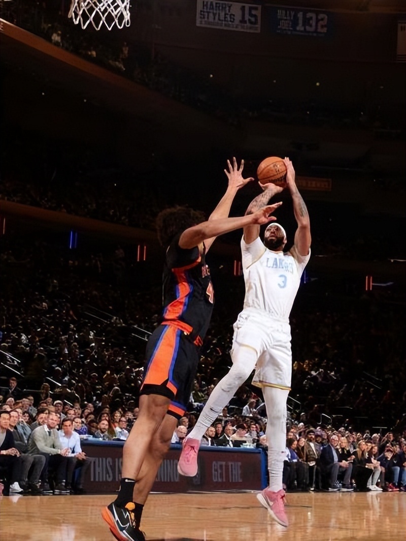 詹姆斯30+10湖人大胜开拓者新闻,詹姆斯28+11+17湖人收官战大胜鹈鹕