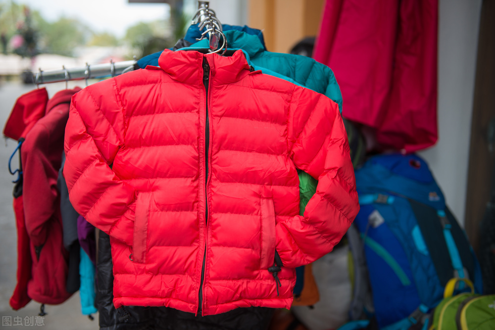 羽绒服脏了怎么局部洗不留印,清洗羽绒服的最佳办法不用水洗