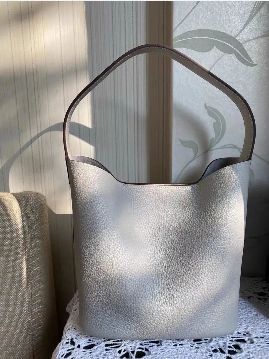 衣柜收纳包包,大牌包包放柜子5年