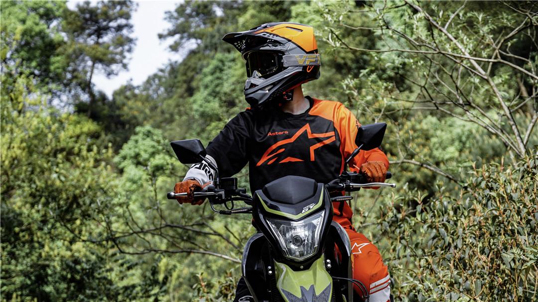 能上路的250cc摩托跑车,能跑250迈左右的摩托车