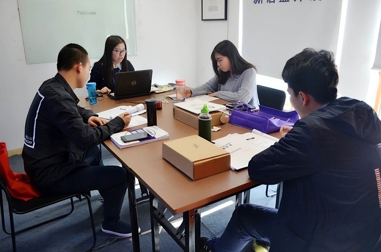 文科和理科学哪个更容易就业,文科生就业出路