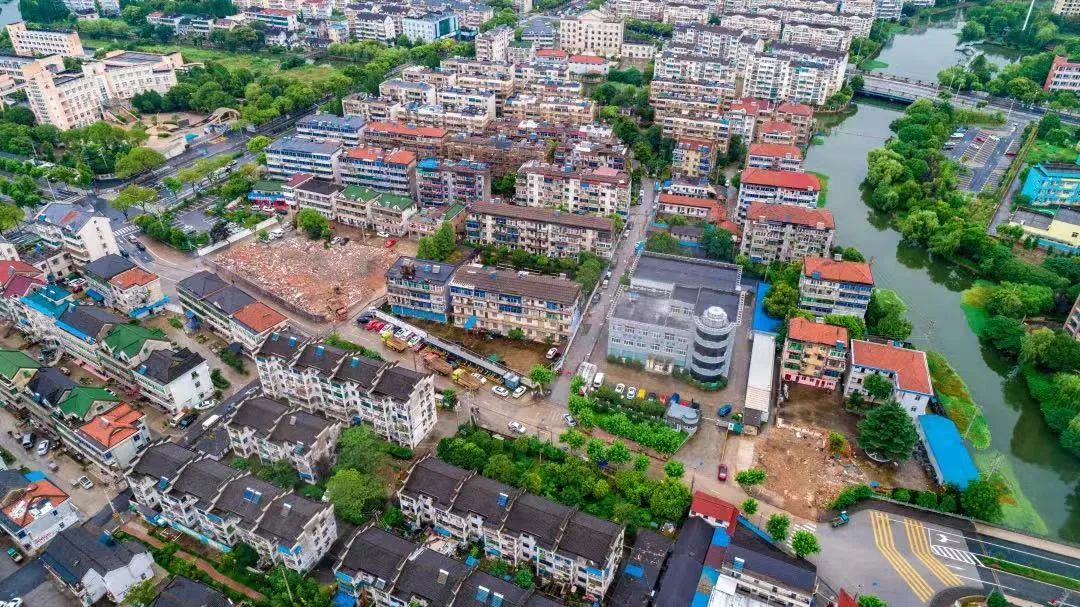 平湖的房子为什么两年内不能出售,平湖市乡镇老房子出售