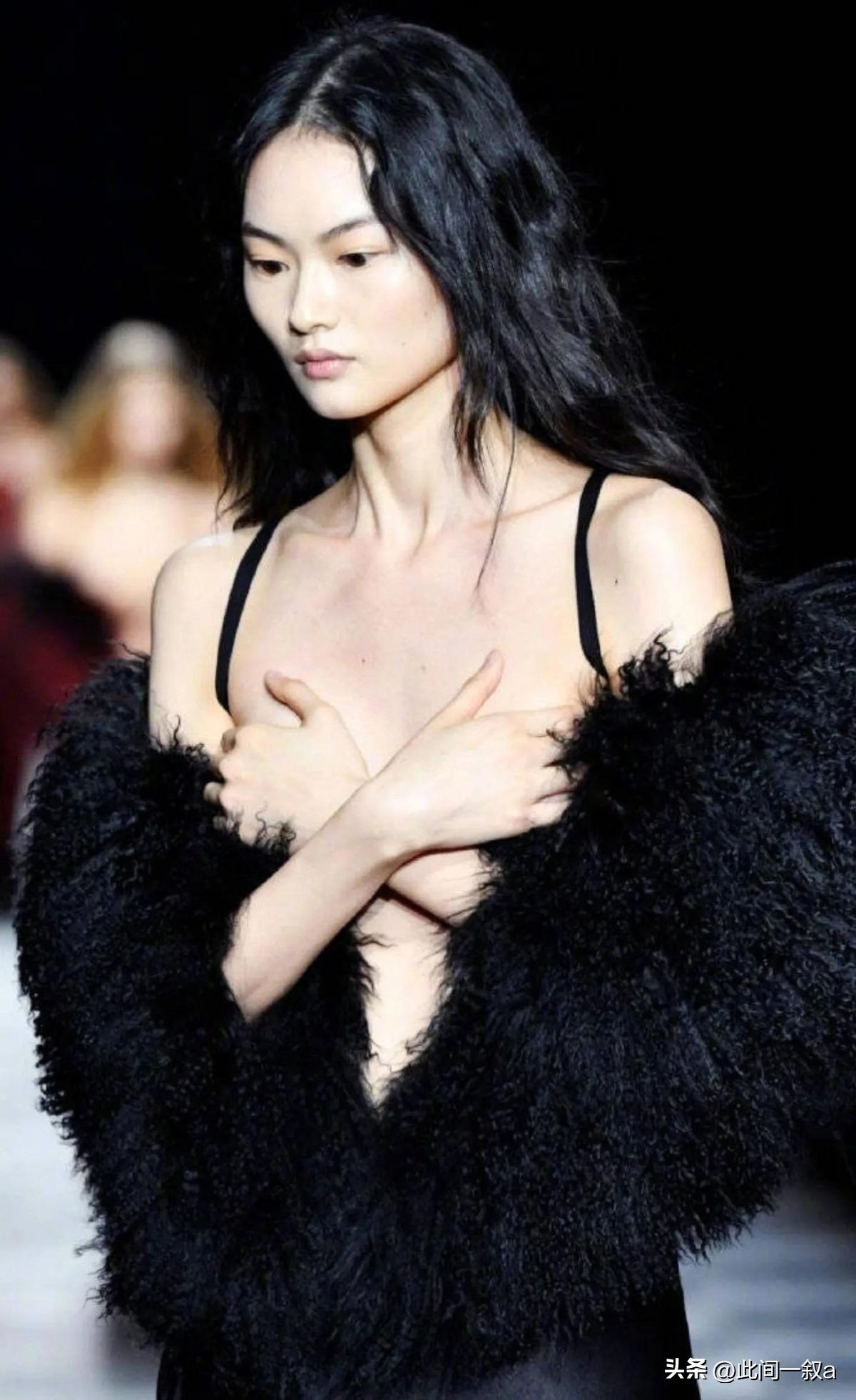 开裆裤，裸胸装，今年高奢大秀一个比一个奇葩，暴露就是时尚？