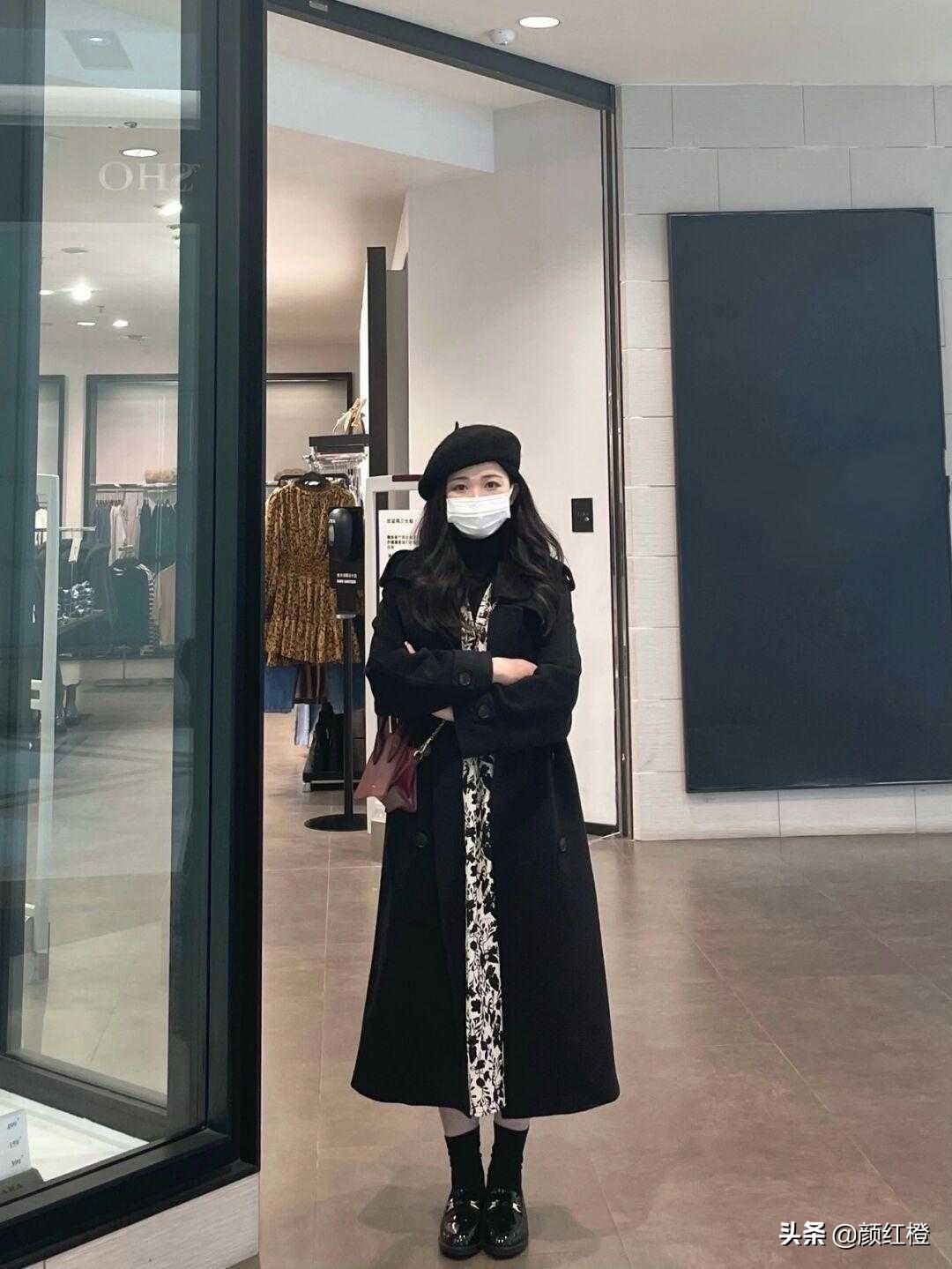 碎花裙开叉款大衣怎么搭配,大衣碎花裙搭配优雅大方有韵味