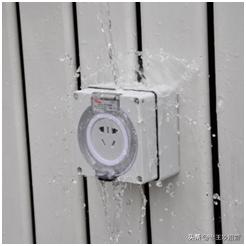 12个生活小妙招，室外插座上沾个塑料瓶，再也不怕狂风暴雨