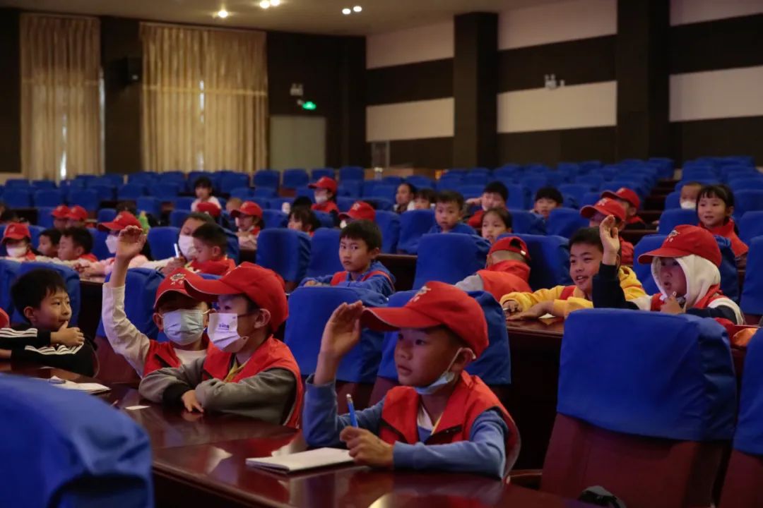 小记者出去研学,小记者10月1日外出研学活动