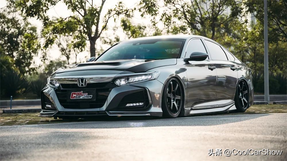 十代雅阁内饰碳纤维改装案例,十代雅阁改装多功能屏幕