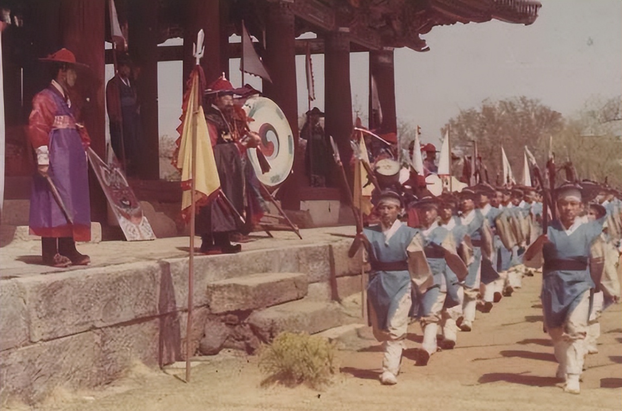 韩国人的姓是不是都姓朴,为什么韩国人那么多姓金姓朴的