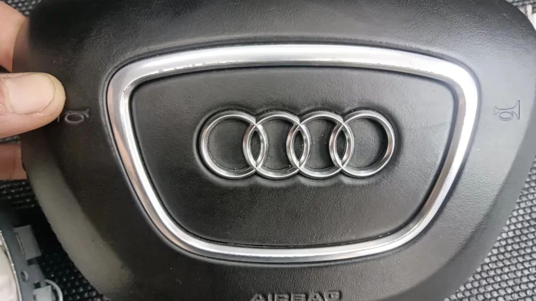 小伙100多万买宝马,小伙花了52万买了奥迪a8