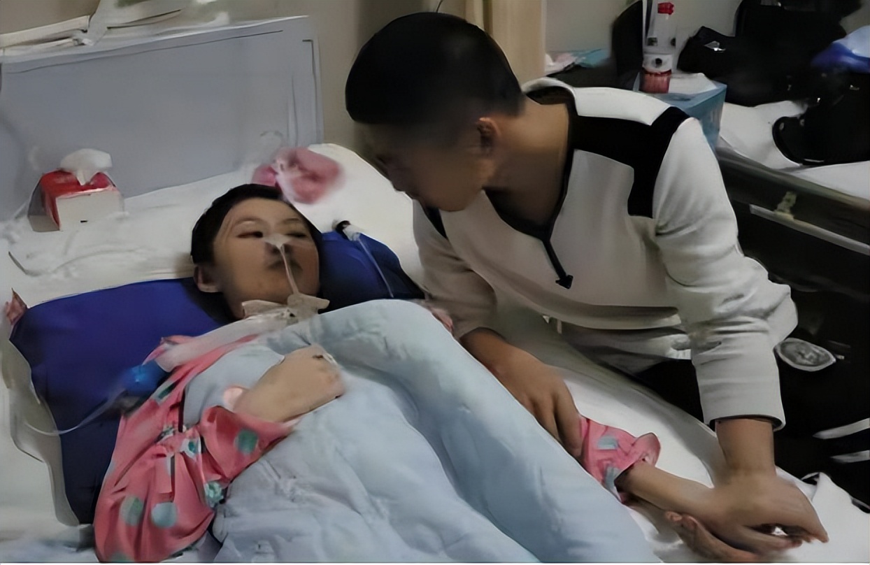 男子负债照顾植物人女友,男子举债20万照顾植物人女友