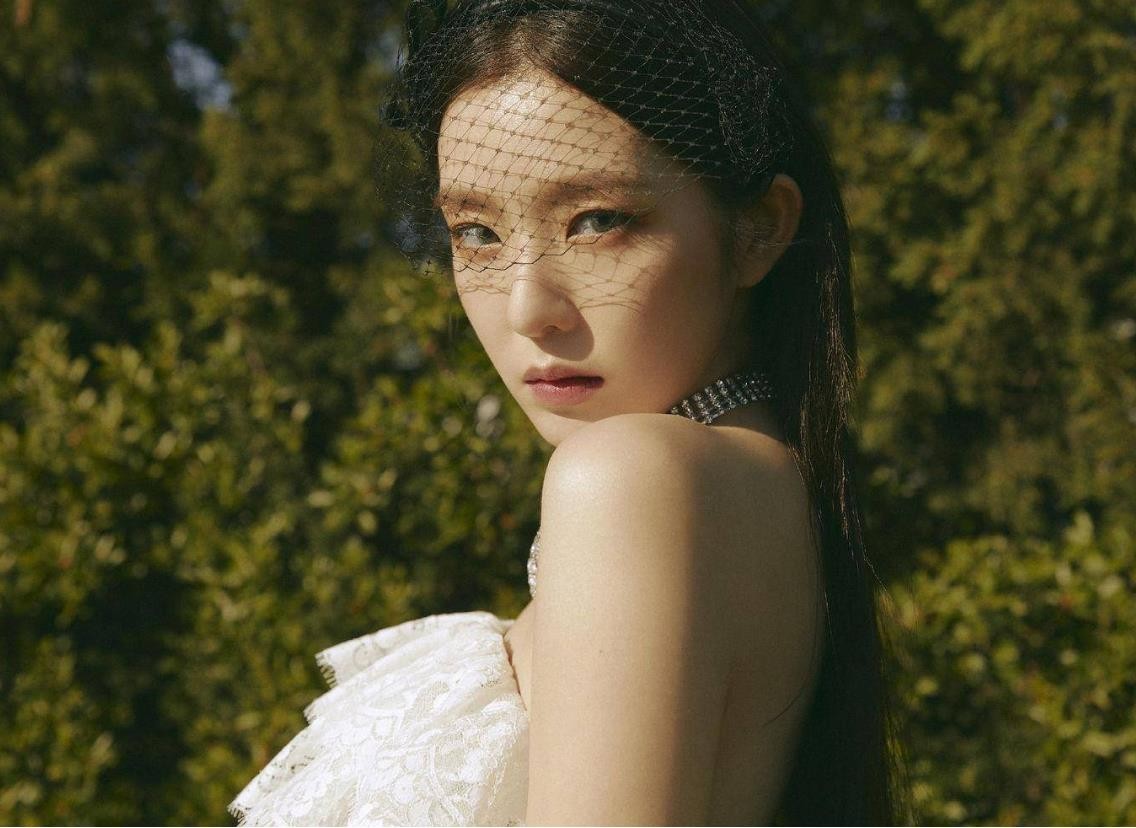 JYP新团出道即受关注，成员雪允因颜值出圈，却被指不尊重粉丝？