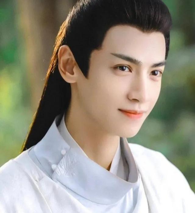 眼距宽却很好看的男明星,眼睫毛特别长的男明星