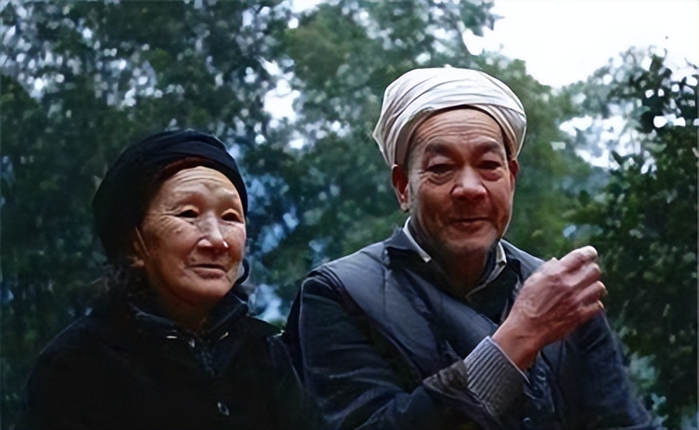 19岁小伙和寡妇私奔50年,19岁小伙与寡妇私奔50年完整版