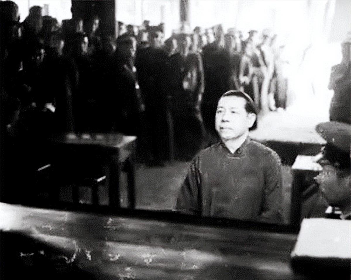 他是二号大汉奸，曾任代主席，枪决后妻子逃国外，儿子后来如何？