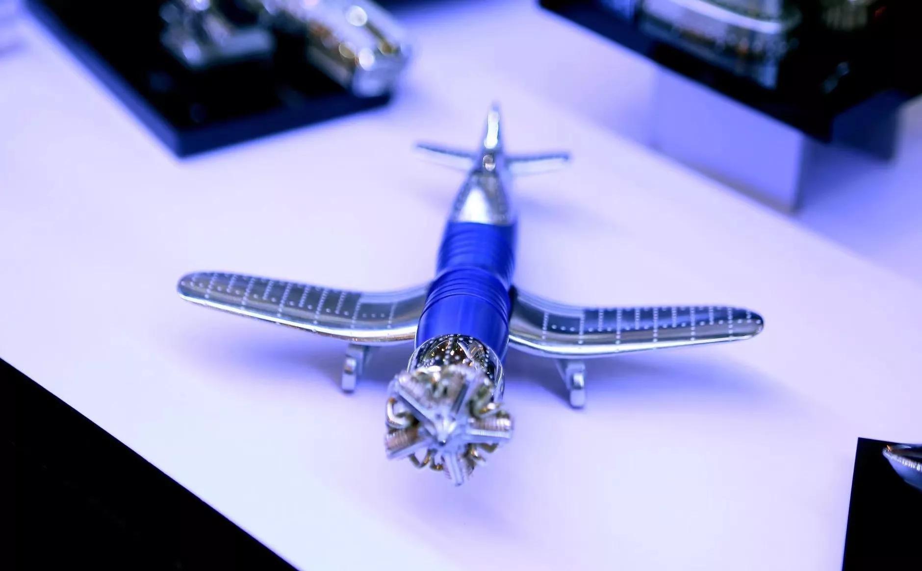 2015年都彭高定速度系列SpeedMachine打火机机械带来的视觉盛宴