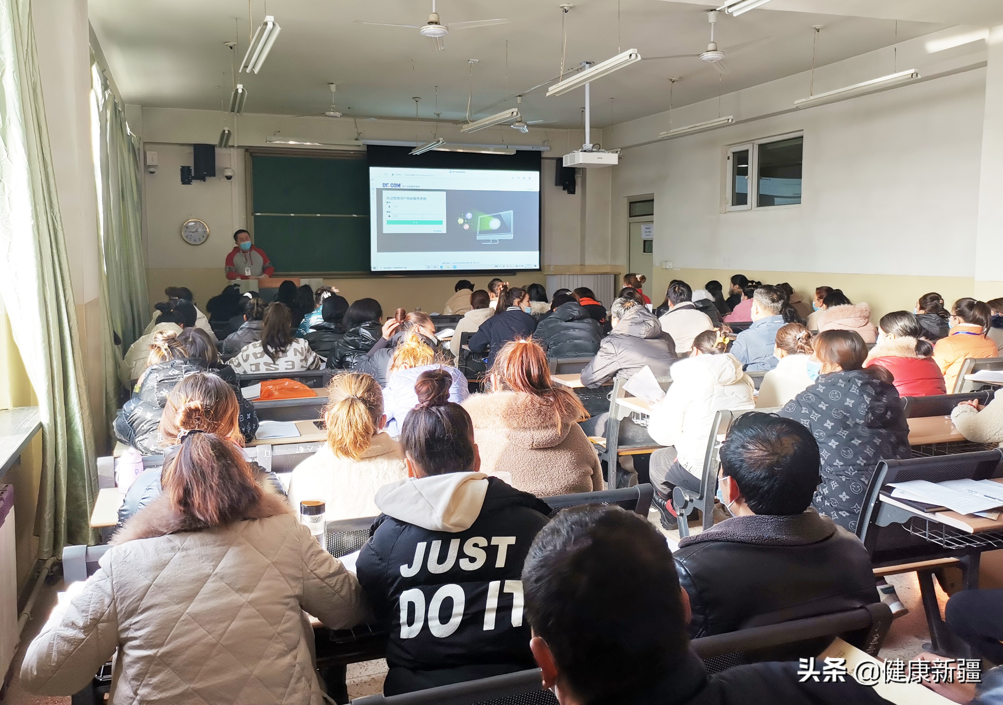拓宽思路冲击视野*疆新**首次举办乡村医生集中脱产培训班
