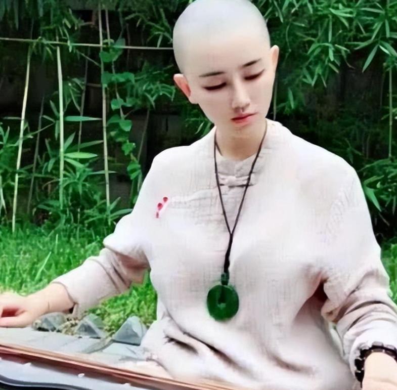 五台山出现浓妆艳抹的尼姑,五台山“尼姑”浓妆艳抹