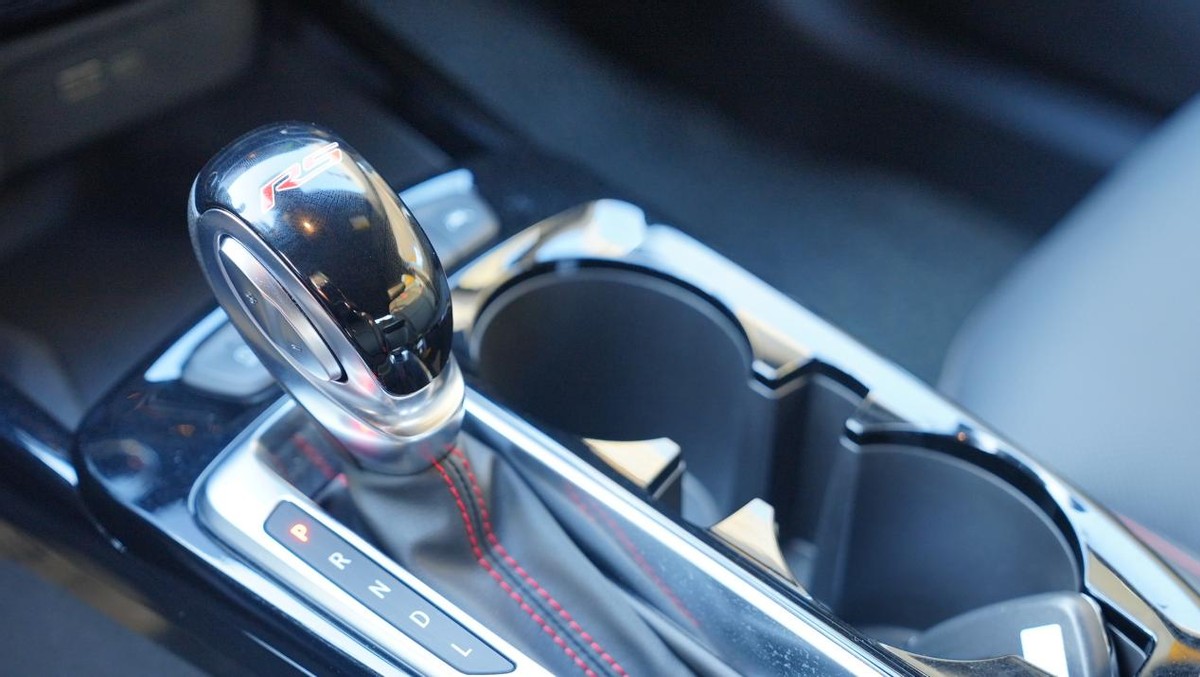 试驾雪佛兰科迈罗锋芒版,雪佛兰科迈罗潮智版和蜂巢版