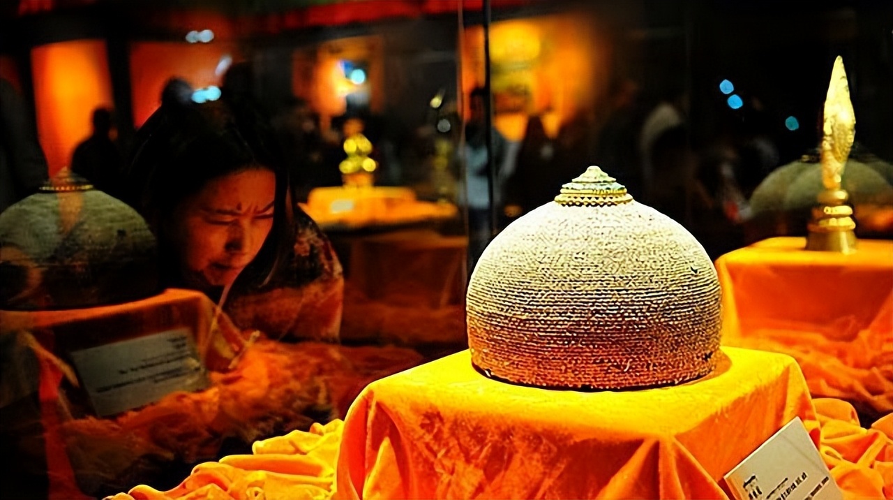 藏派佛教“达赖”与“班禅”是什么关系？二者谁的地位更高？