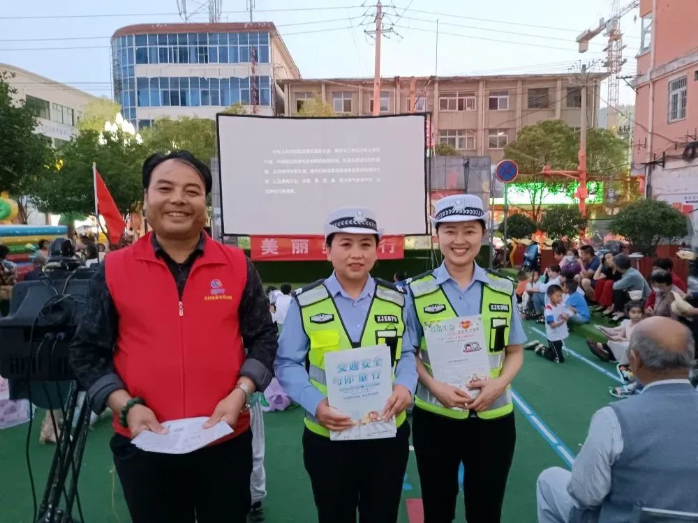 徽县公安交警开展“电影下乡”交通安全宣讲活动【三分钟警事速览】