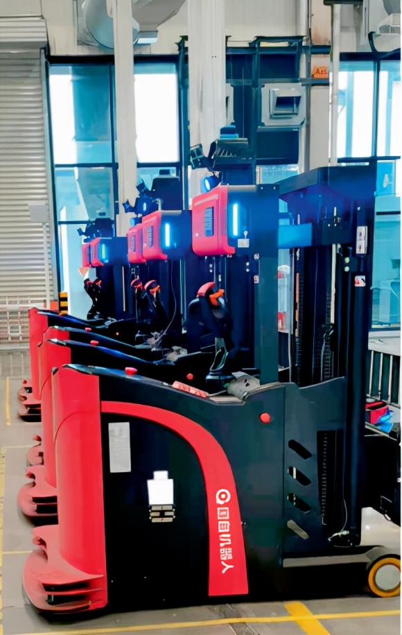 国内小型挖掘机生产线,小型挖掘机生产线图片