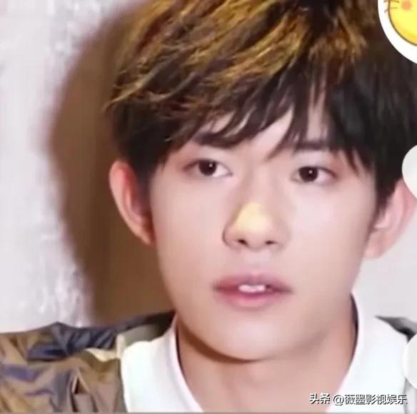 易烊千玺腿受伤拄杖,易烊千玺腿受伤还可以跳舞吗