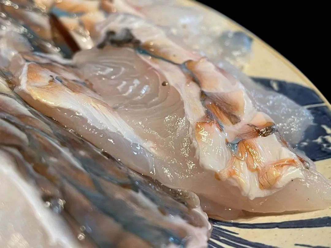 潮爸家7月2日午餐记录,湛江野生鹦鹉鱼,与苏眉青衣齐名海中珍品