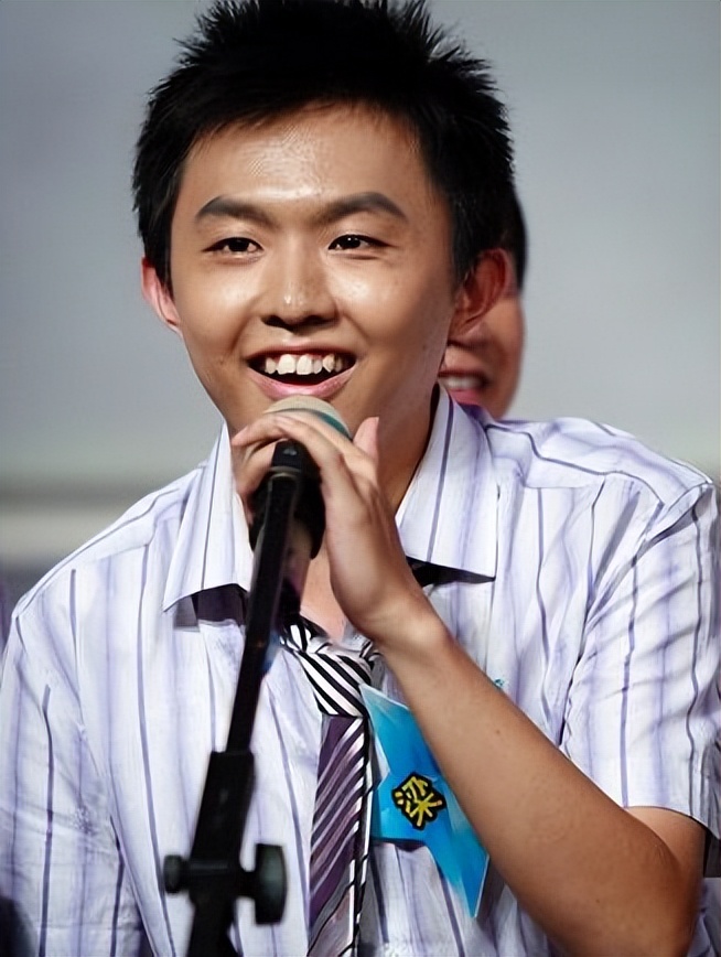 刘强东章泽天高调秀恩爱,刘强东章泽天英国参加婚礼照片