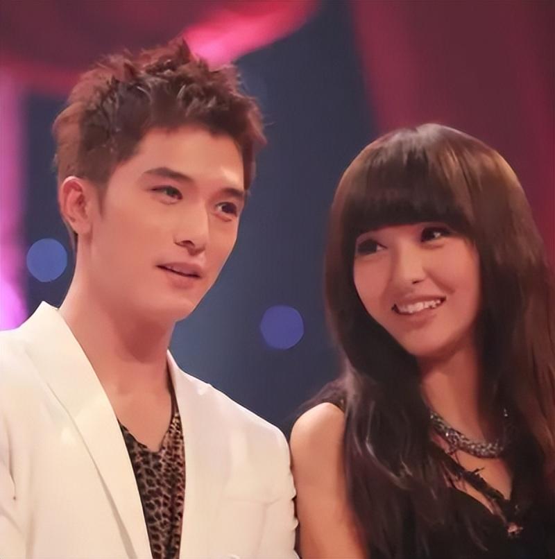 唐嫣用万元手机壳引巨大争议,唐嫣用4万块钱买一个手机壳