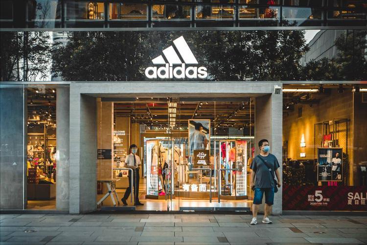 耐克阿迪中国销售额,耐克阿迪依旧火爆