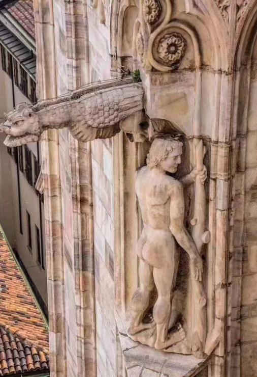 我是尖的，戳破天的那种！——哥特风格