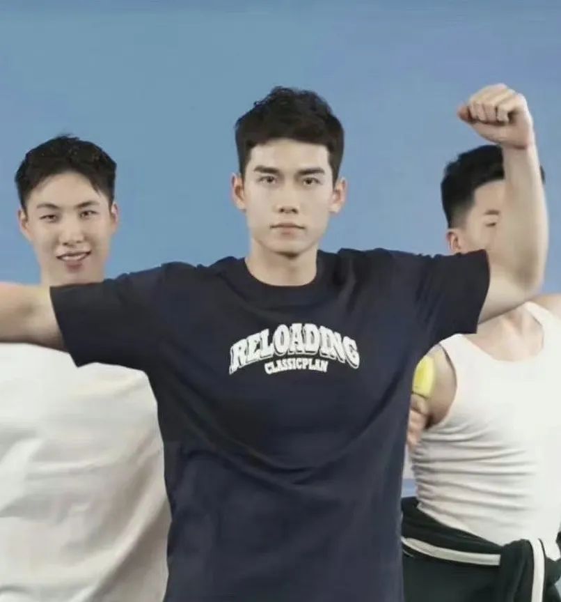 椰树男模火到国外,央视评论椰树男模