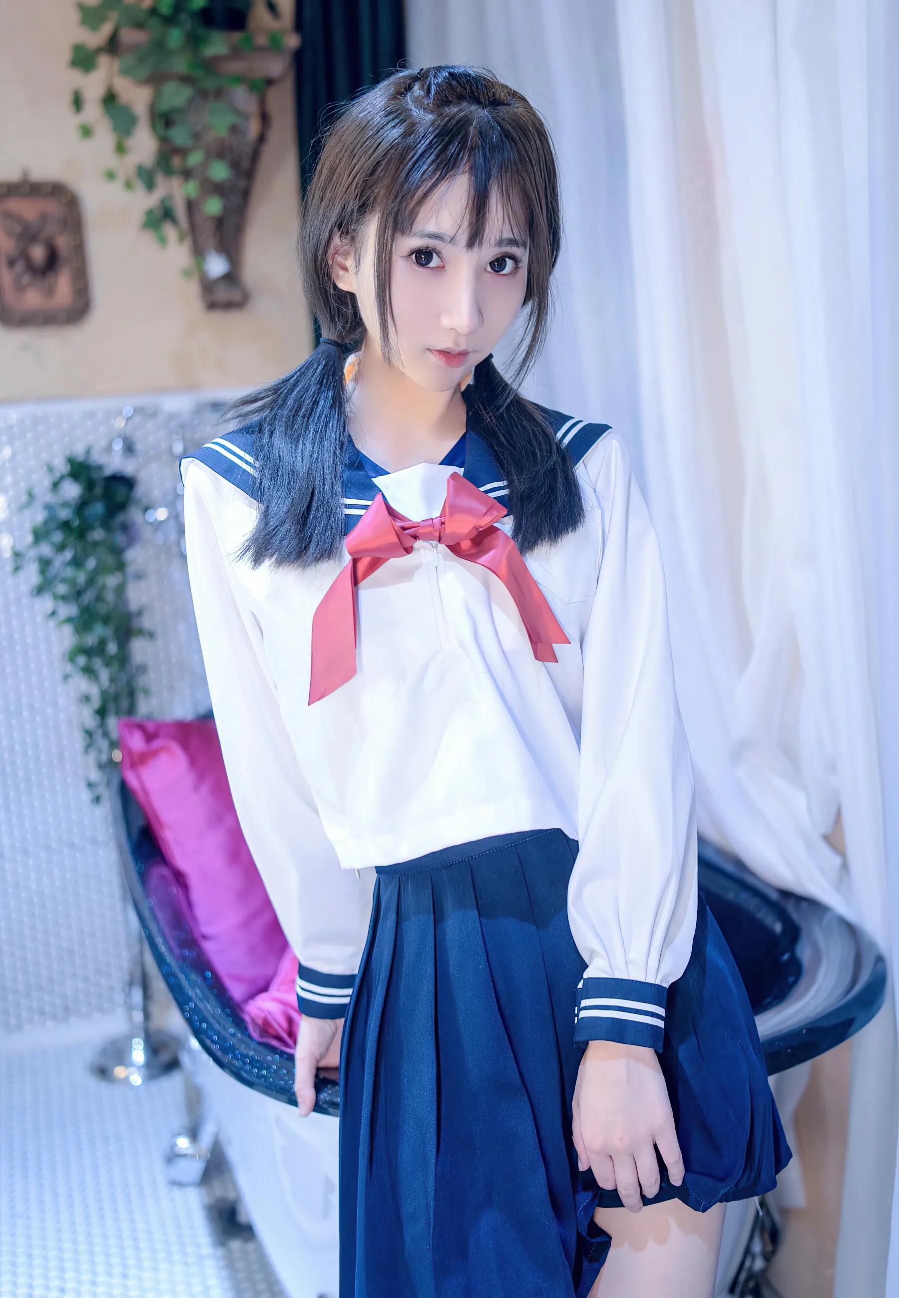 一边是学姐一边是学妹该选哪个呀,学姐还是学妹更适合做女朋友