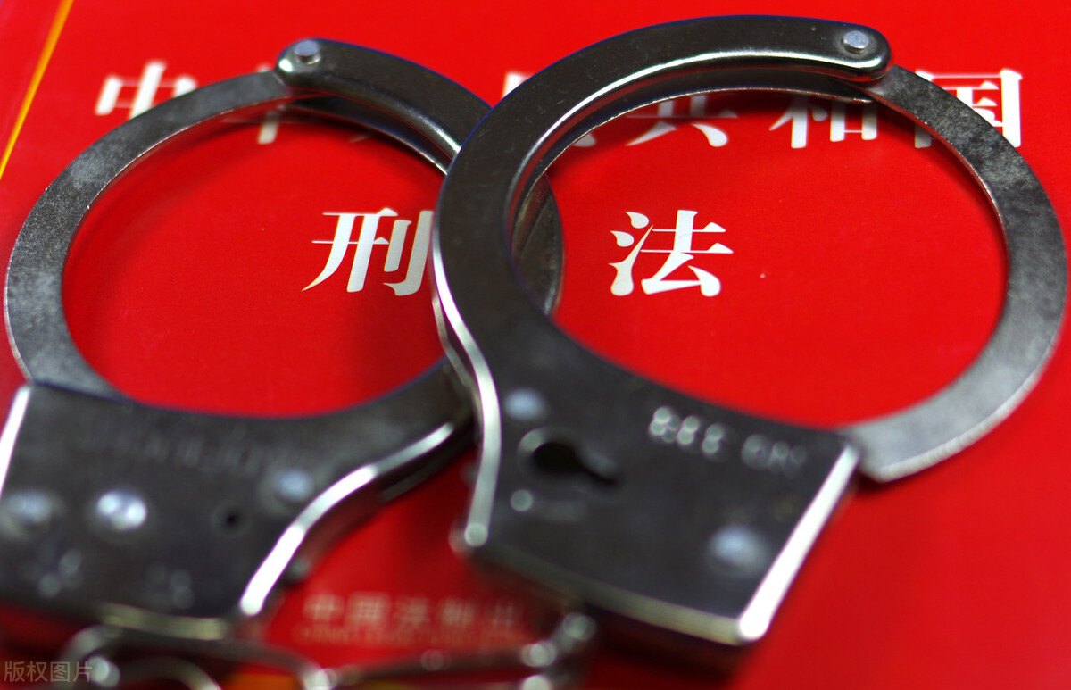 广东一男子翻墙盗窃被狗咬死,广东一男子翻墙盗窃被狼狗咬死