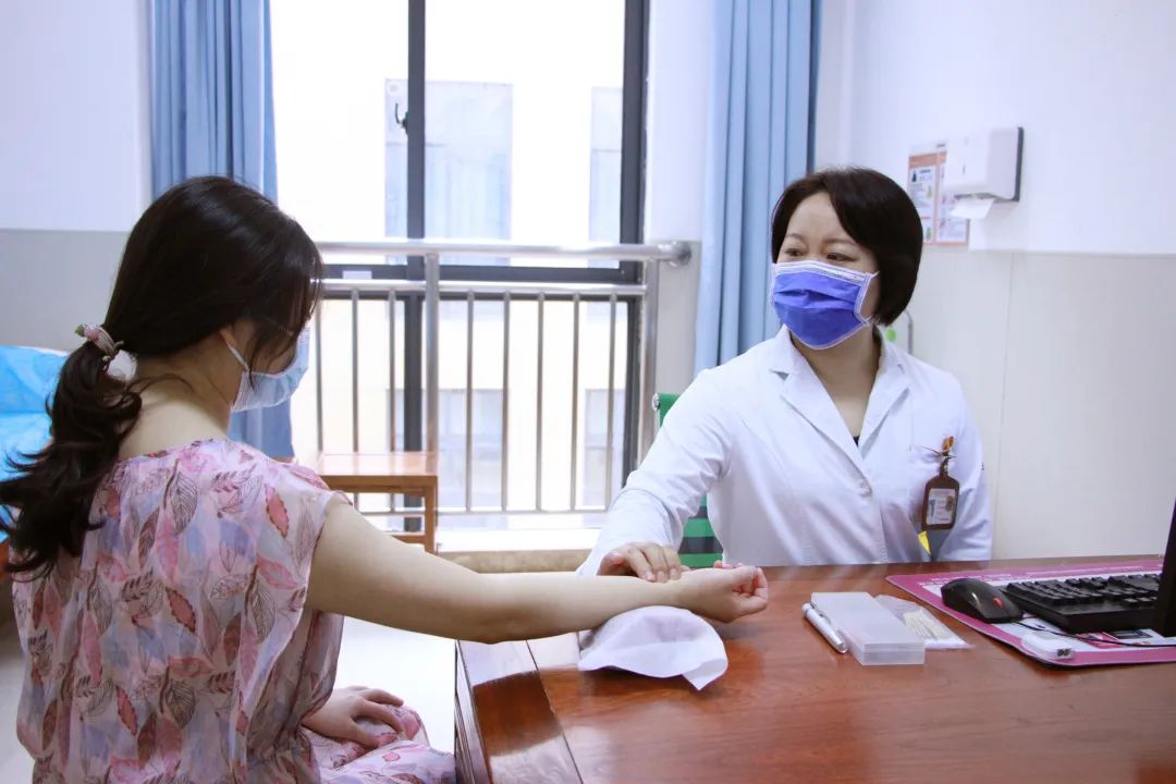 皮肤科医生李芳芳,皮肤科专家李芳