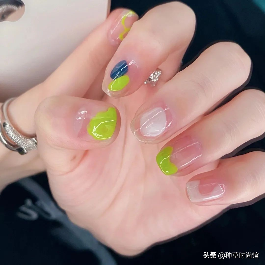 秋冬超显白高级感美甲,春日美甲图片最新款百搭