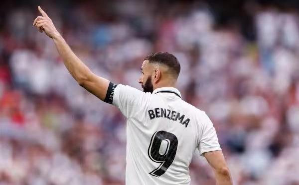 足坛新星姆巴佩身价人民币,足坛年薪排行榜姆巴佩