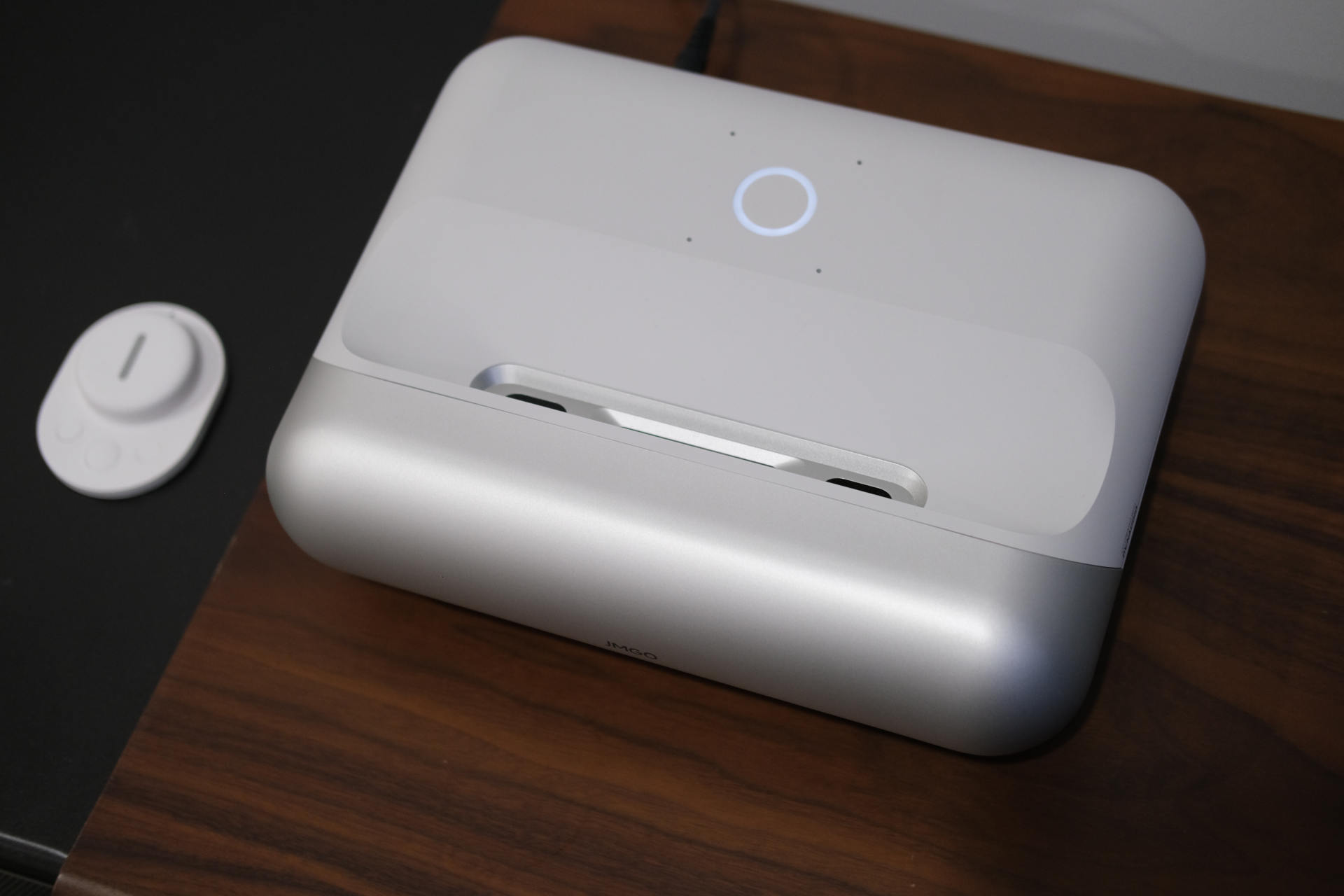 家里没空间怎么放投影仪,坚果智慧墙o1pro超短焦投影仪家用