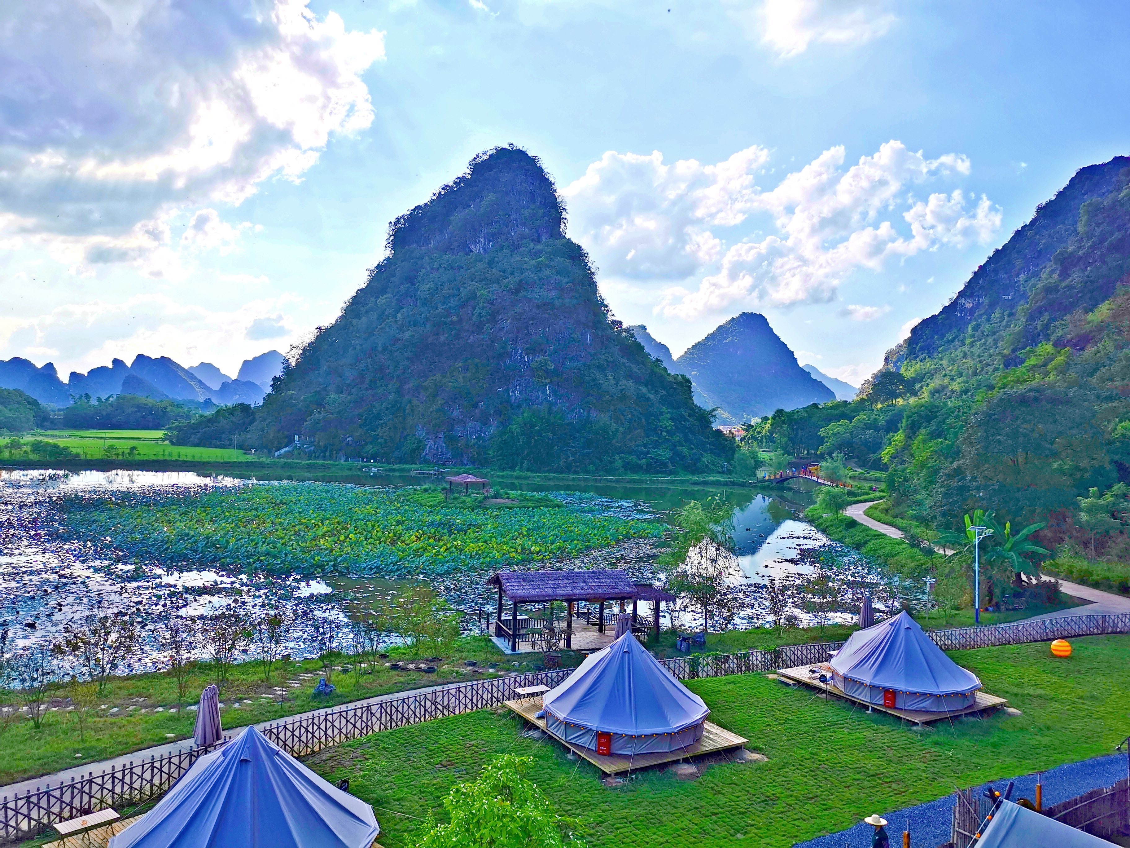 清远英德峰林晓镇精品露营地,清远英德湖畔野奢露营