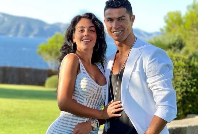 乔治娜给c罗送38岁生日祝福,c罗推特为乔治娜庆生