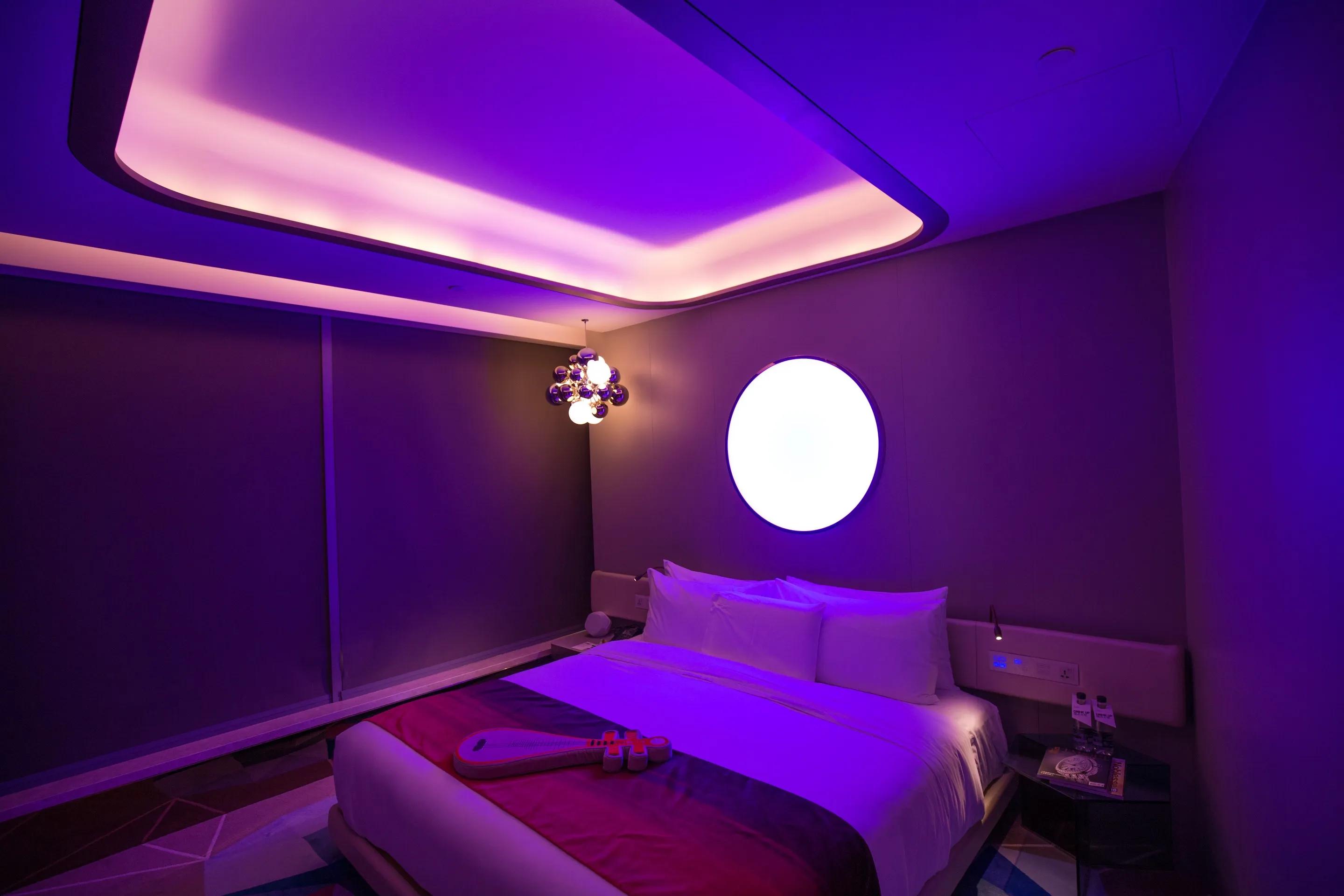 她夹子音和我说话，让我冲动奔现…