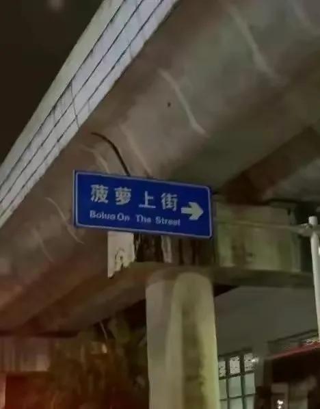 捅了别人一刀我该怎么办,被人捅了一刀该不该拔出来