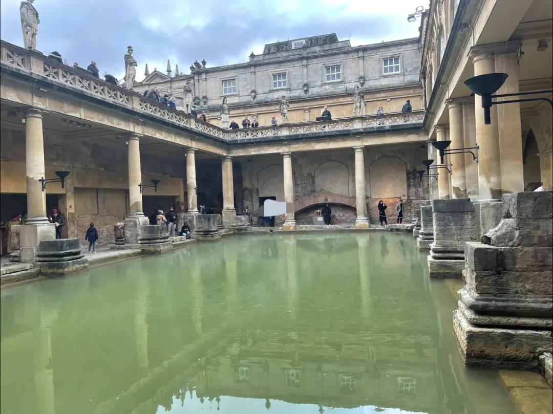 英国罗马巴斯温泉有多深,英国巴斯温泉古城